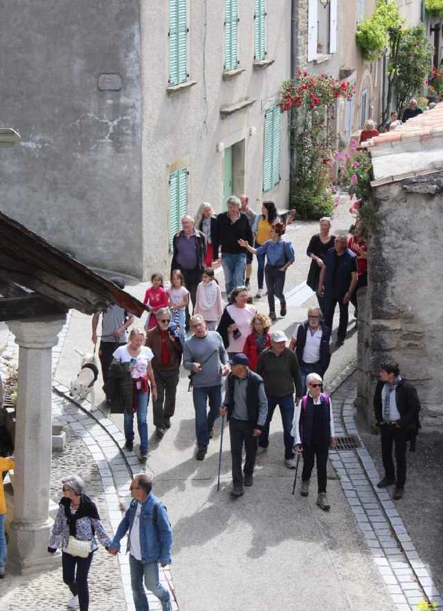 pj-1-une-partie-des-participants.jpg original - 720 × 991 px