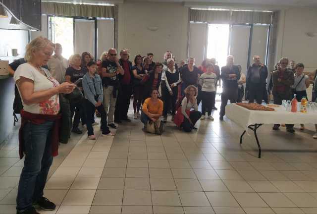 pj-2-partie-de-l'assemblée-lors-diaporama-et-apéritif-offert-par-1j1v.jpg original - 1520 × 1027 px
